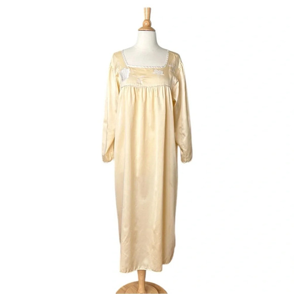 NATORI Classics Vintage Embroidered Nightgown Butter Yellow Square Neck - Picture 3 of 15